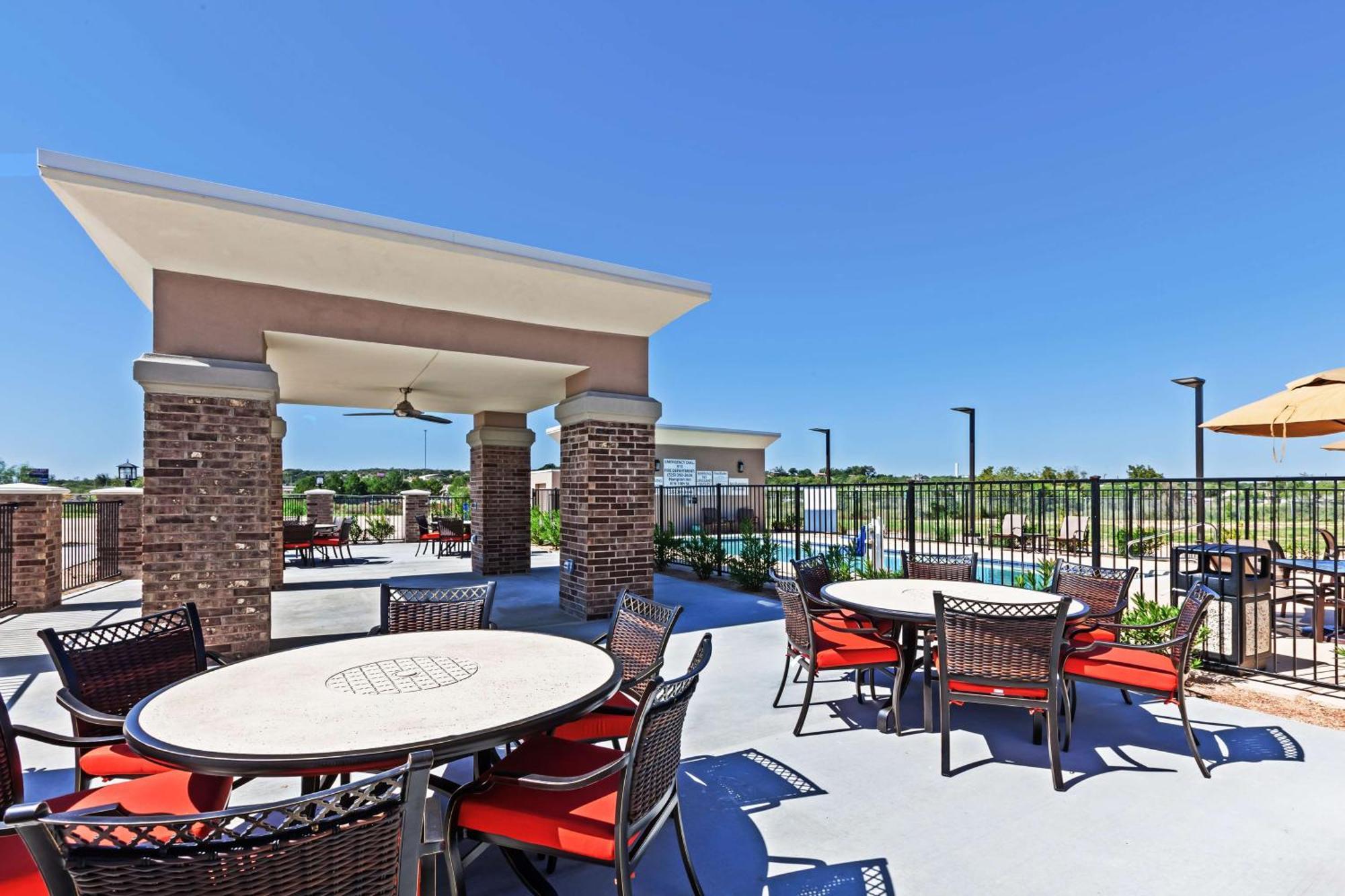 Hampton Hotel 3*